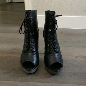 Pour La Victoria size 8.5 Light use!